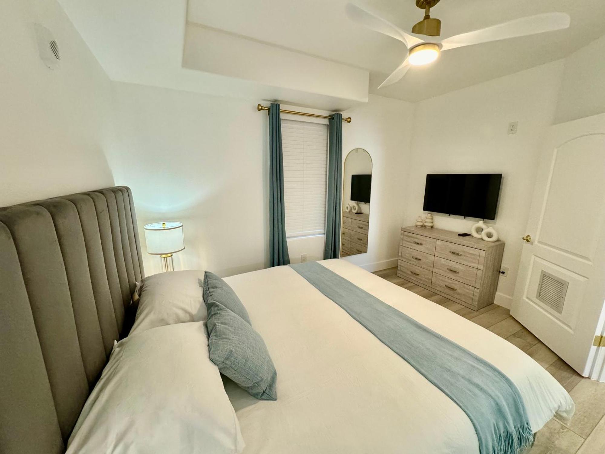 Balcony King Suite - Lake & Pool View Orlando Extérieur photo