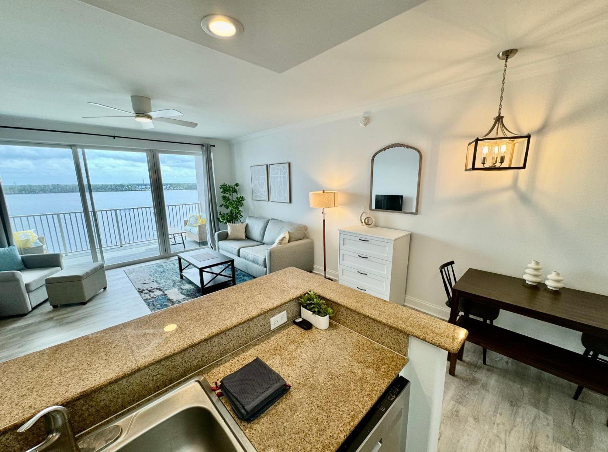 Balcony King Suite - Lake & Pool View Orlando Extérieur photo