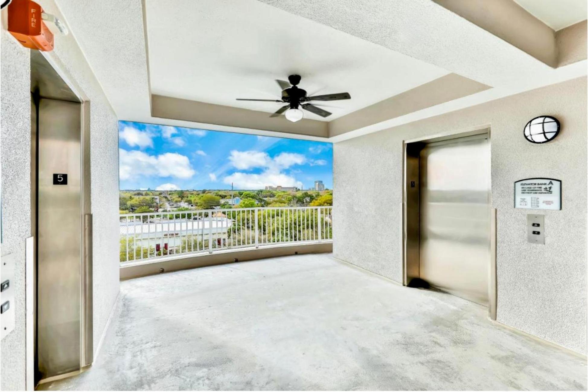 Balcony King Suite - Lake & Pool View Orlando Extérieur photo